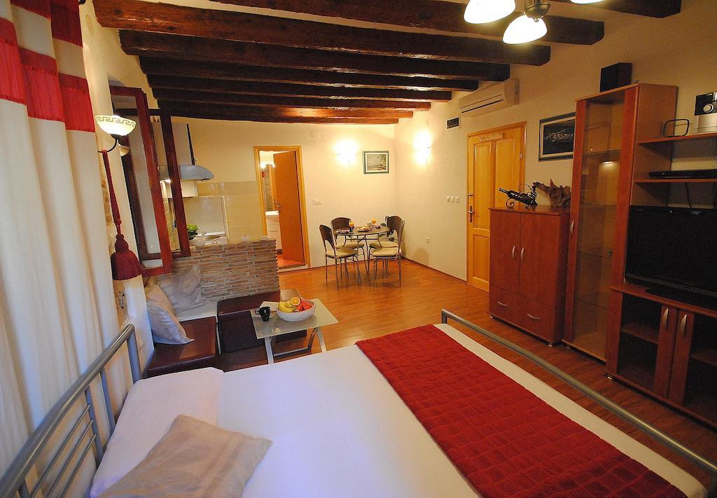 Guesthouse Ancient Stone ロヴィニ 部屋 写真