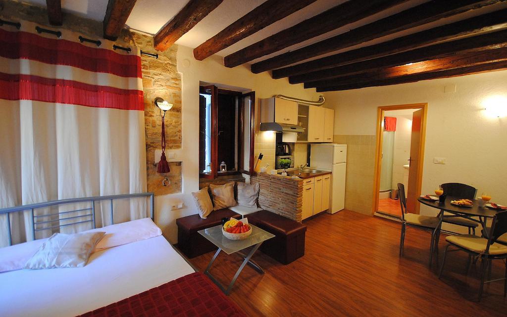 Guesthouse Ancient Stone ロヴィニ 部屋 写真
