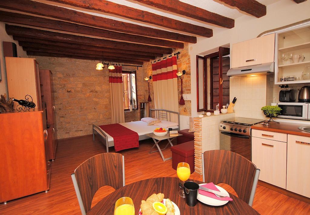 Guesthouse Ancient Stone ロヴィニ 部屋 写真