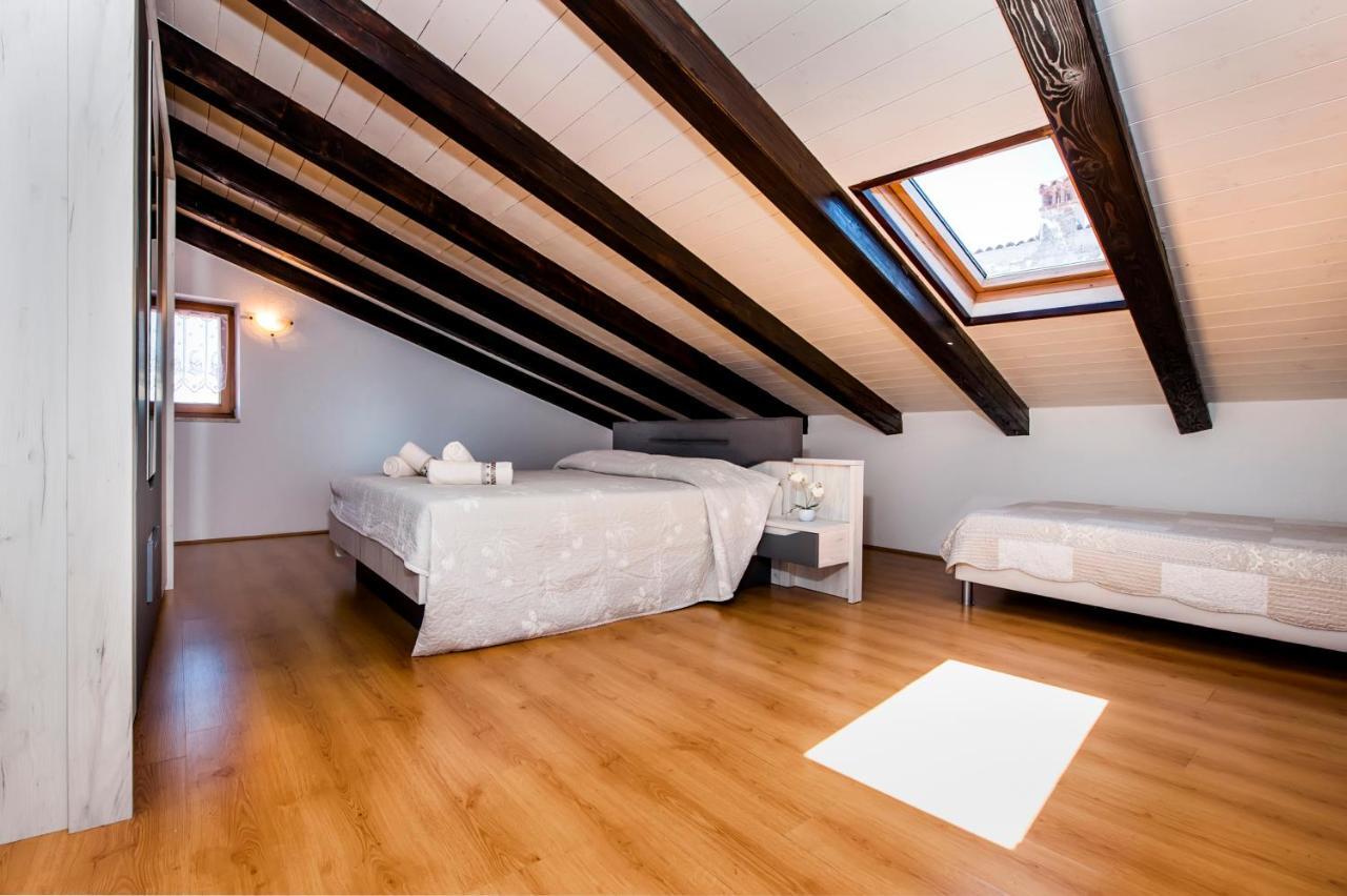 Guesthouse Ancient Stone ロヴィニ エクステリア 写真