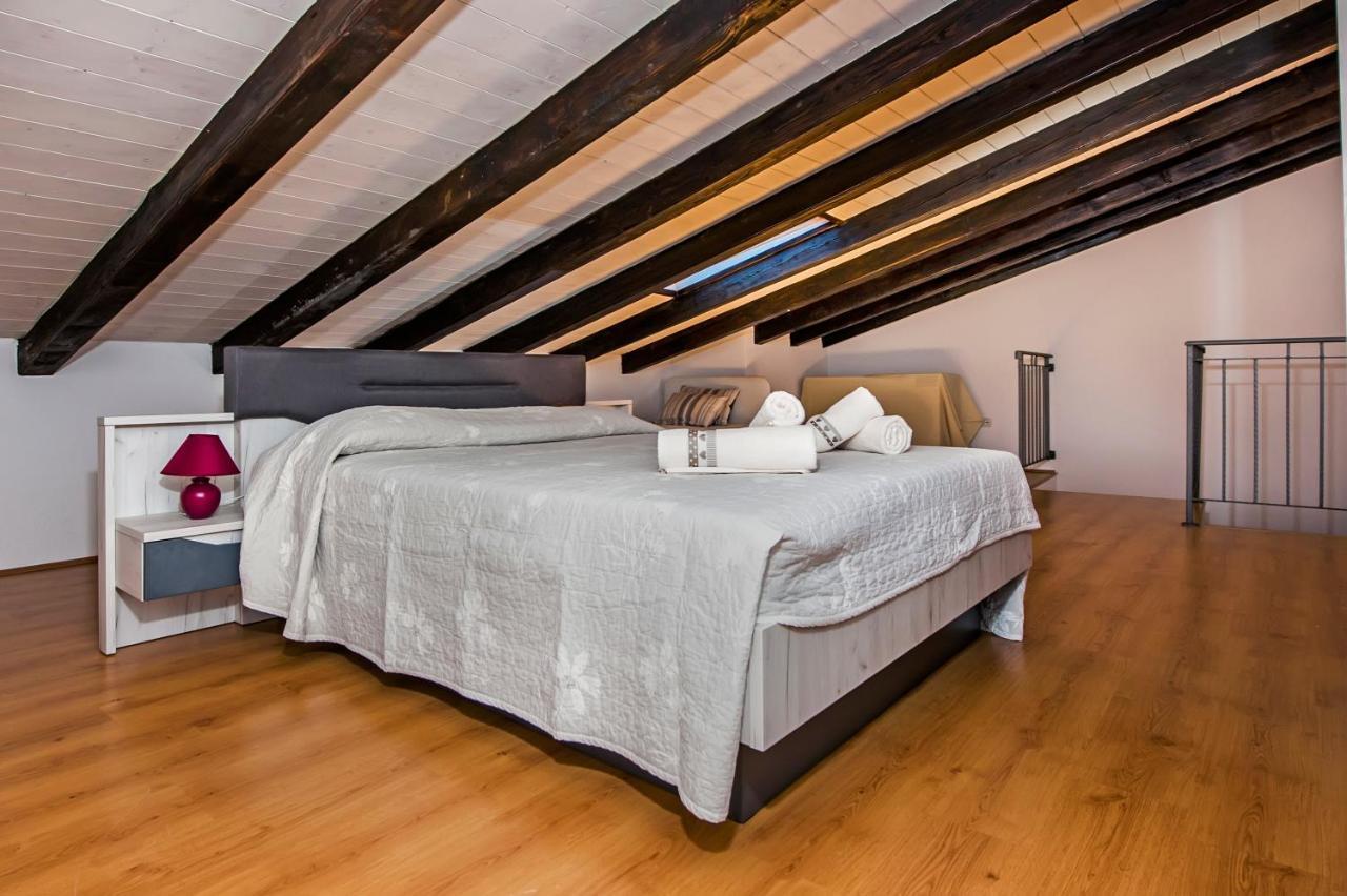 Guesthouse Ancient Stone ロヴィニ エクステリア 写真